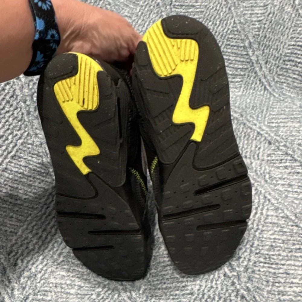 Nike Air Max Boys Sneakers Black Yellow Silver Mesh US 3Y CD6892-010